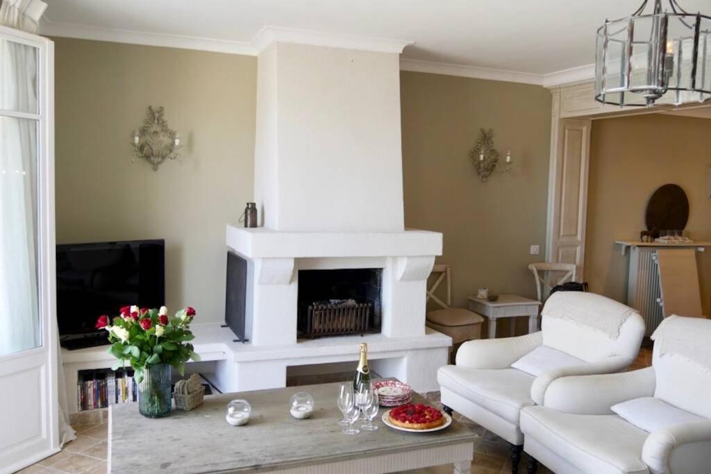 Bord De Mer - Ac, Wifi, Chic, Sea View, Beach 2 Minutes Walk อองทีบส์ ภายนอก รูปภาพ